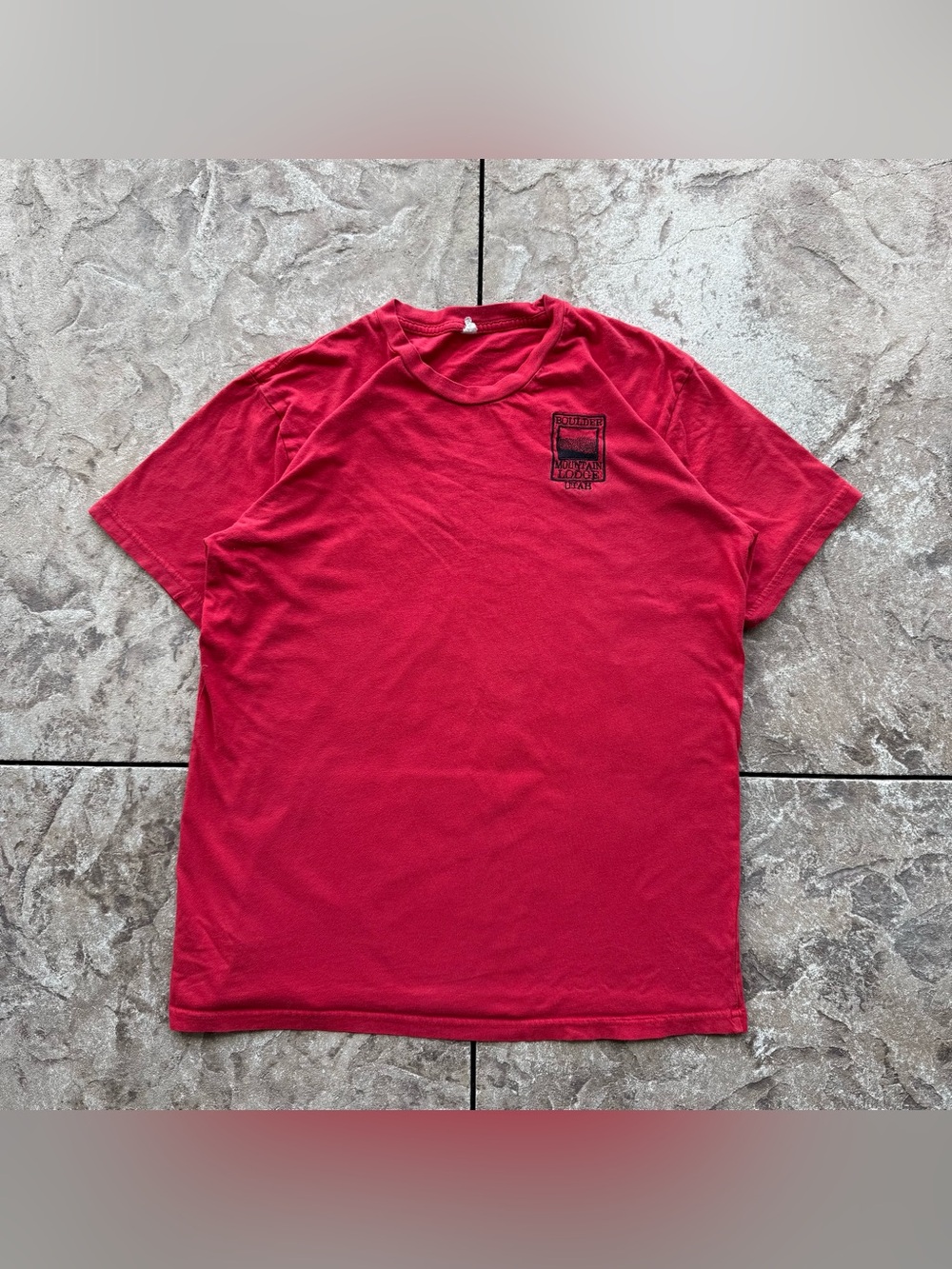 Vintage 00s Boulder Mountain Lodge Utah Graphic T-Shirt Red